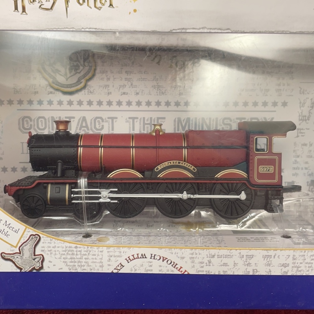 Harry Potter HOGWARTS EXPRESS 1:100 Diecast Display Train - CC99724 Corgi NEW - Picture 2 of 7